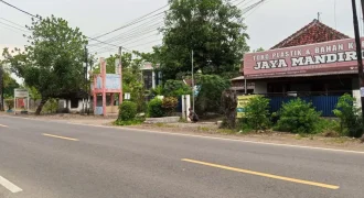 Rumah Kayu Jati Pinggir Jalan Padangan – Bojonegoro