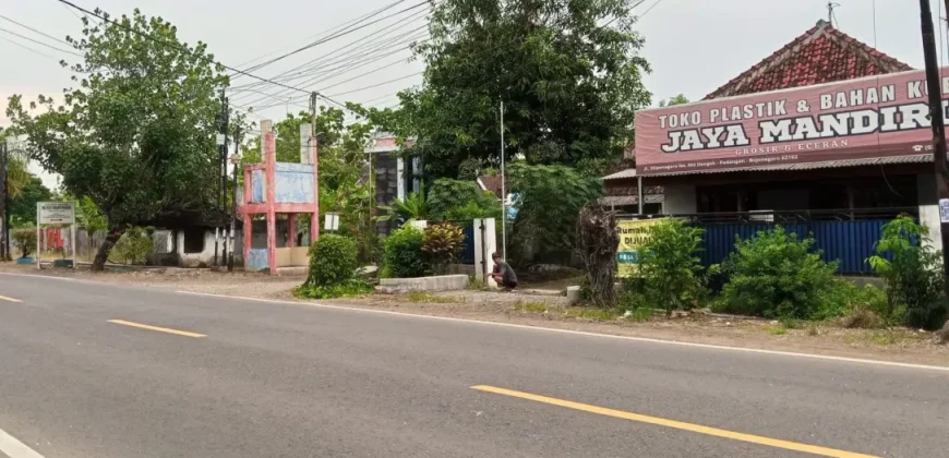 Rumah Kayu Jati Pinggir Jalan Padangan – Bojonegoro